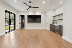 Modern Entertainment Room with Built-In Wet Bar & Outdoor Access